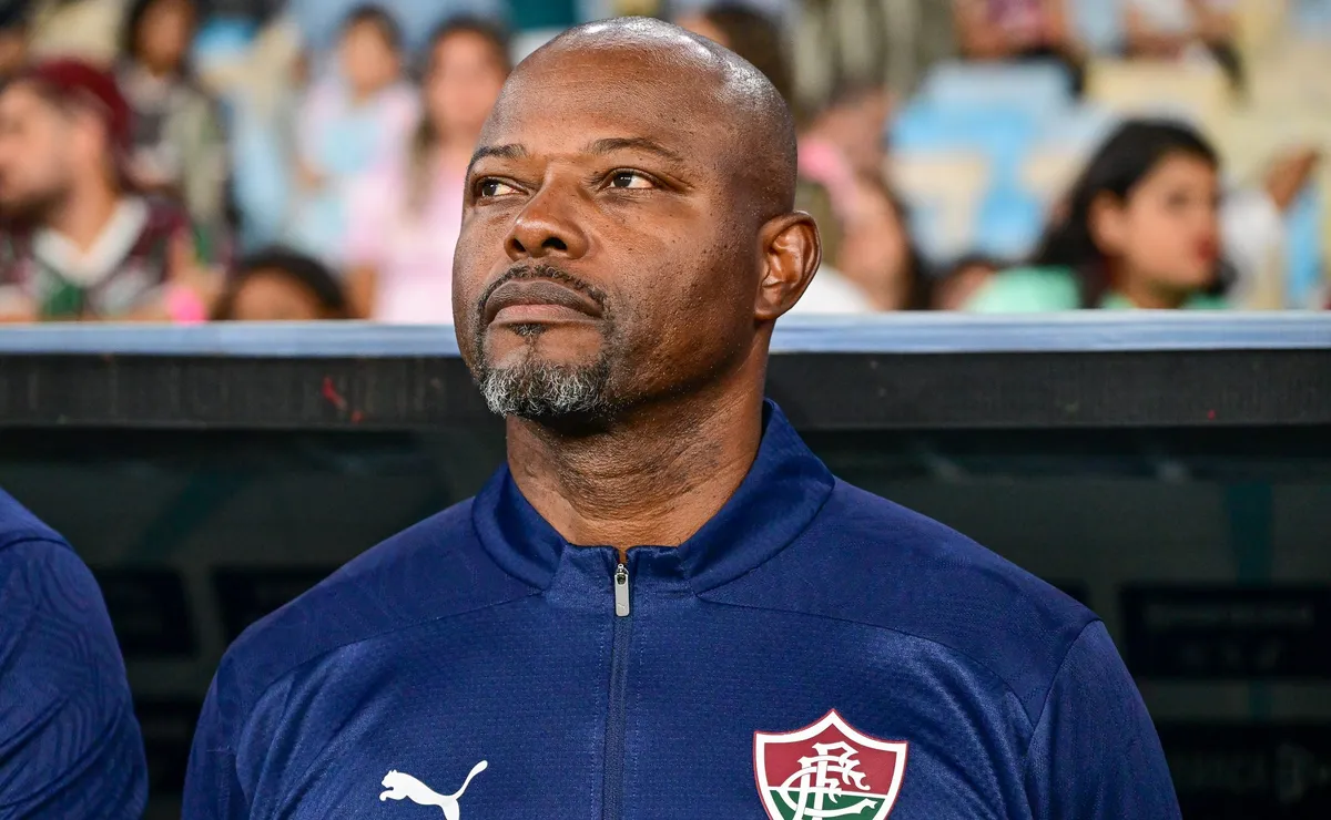 Marcão detona arbitragem no clássico e explica escolha do Fluminense por time misto