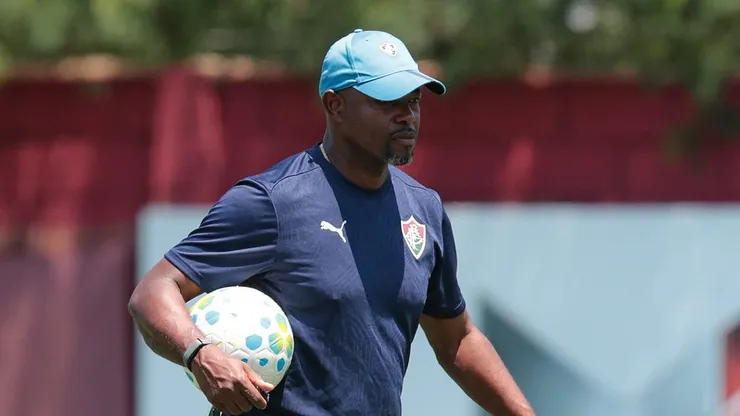 O técnico Marcão comanda treino no Fluminense de olho no Palestra - (Foto: Marcelo Gonçalves / Fluminense FC)