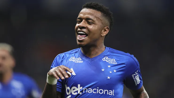 Arroyo jogador do Cruzeiro comemora seu gol durante partida contra o Atlético-MG. Foto: Gilson Lobo/AGIF