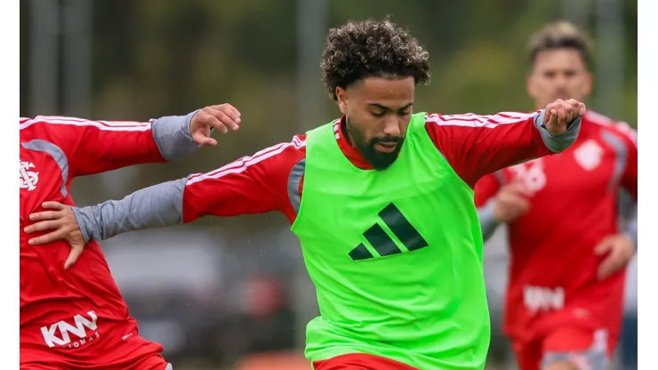 Calebe vira favorito para substituir Alan Patrick. Divulgação/Ricardo Duarte/SC Internacional.