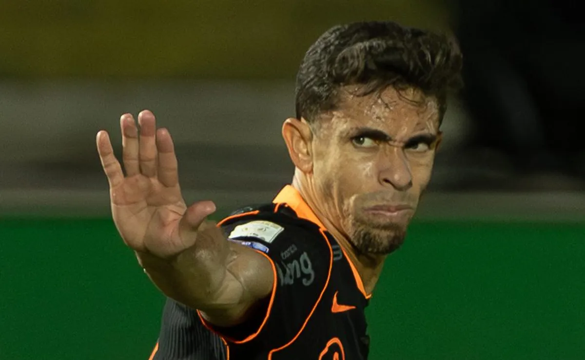 Opinião: Punição ou rescisão de Gabriel Paulista após desabafo só vai piorar situação do Corinthians