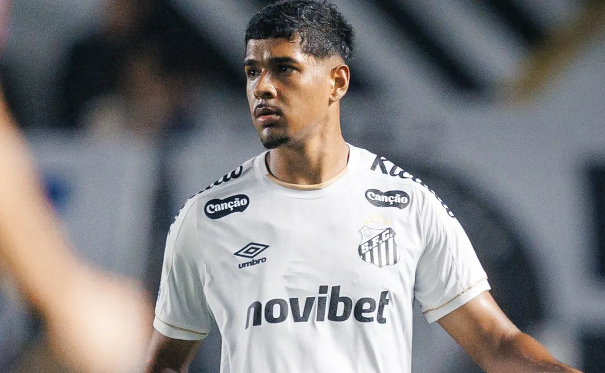 Análise: João Ananias merece vaga na defesa do Santos contra o Fluminense após falhas de Luan Peres