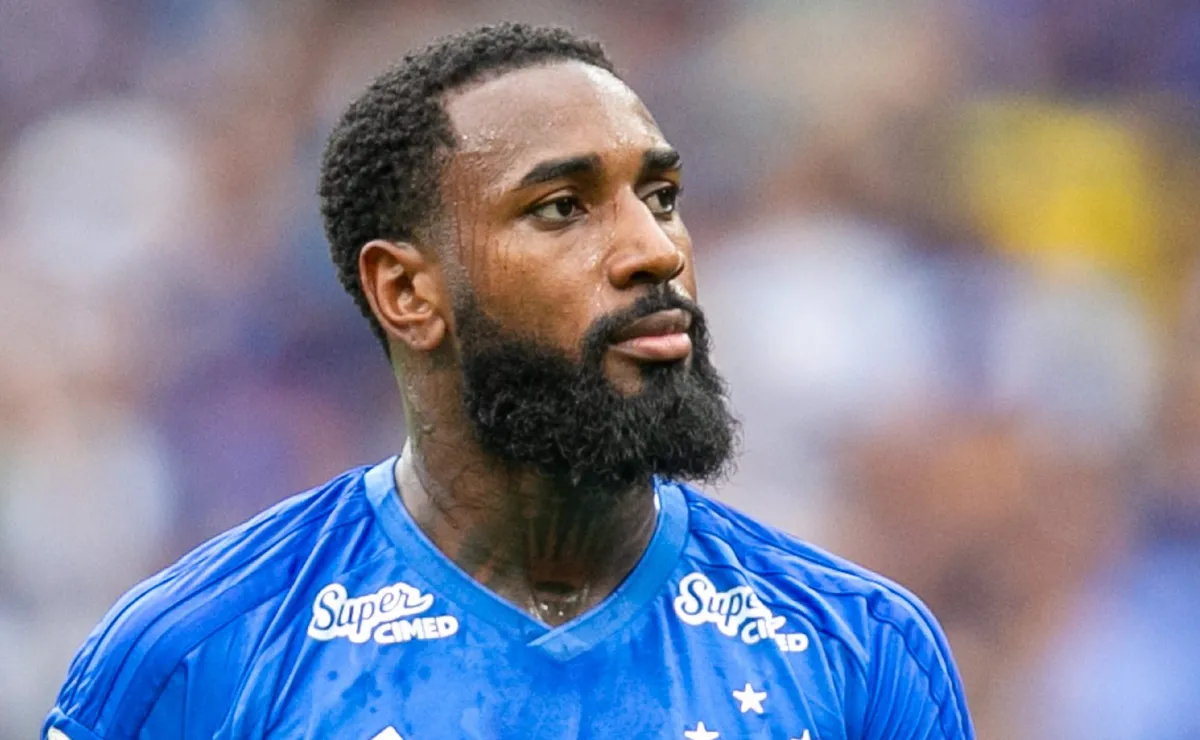 Ex-Flamengo, Gerson não engrena no Cruzeiro, sofre pressão e vive pior momento da carreira