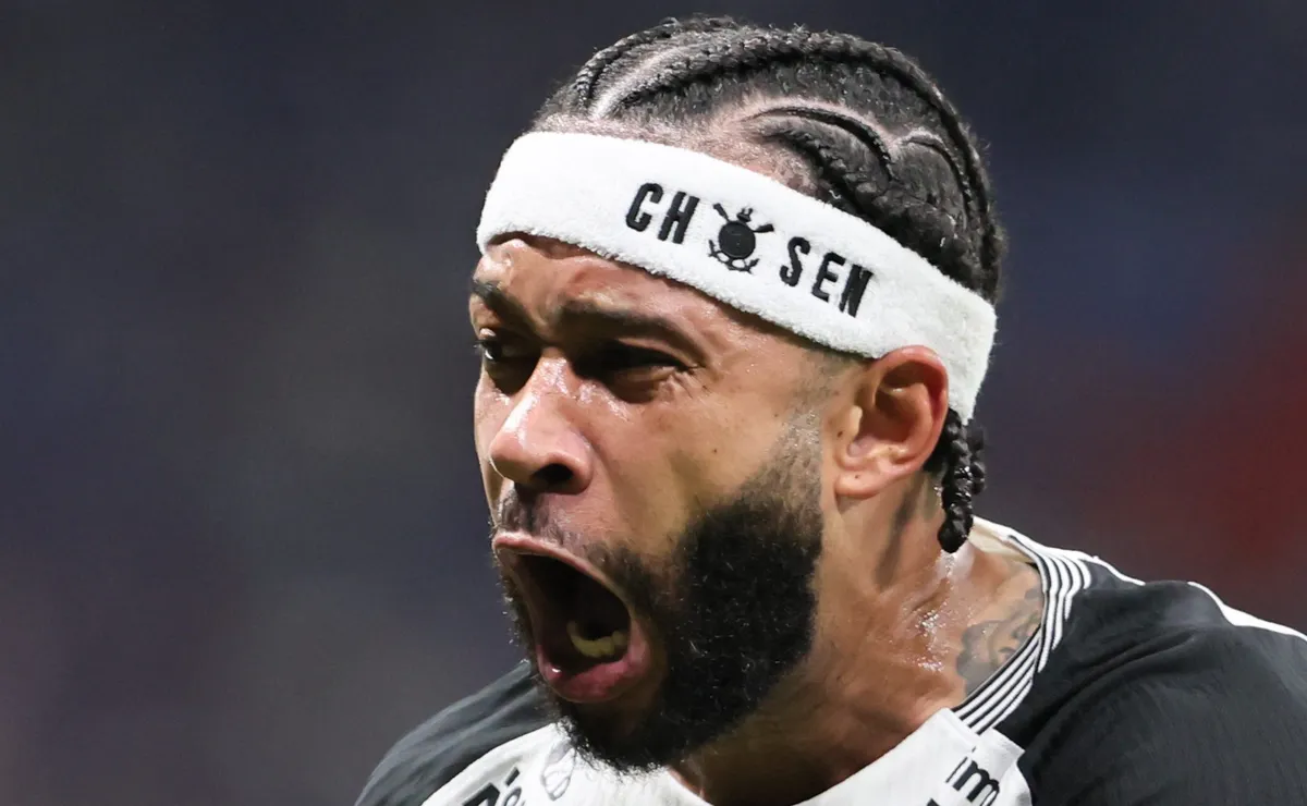 Postura de Memphis Depay causa incômodo em jogadores, comissão técnica e dirigentes do Corinthians
