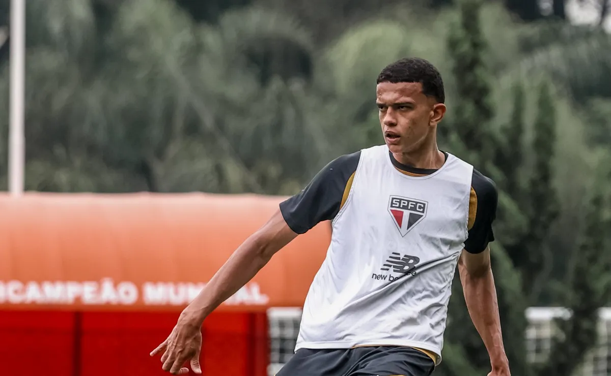 São Paulo: Dorival gosta de Osório, mas zagueiro passa por período de preservação após expulsão