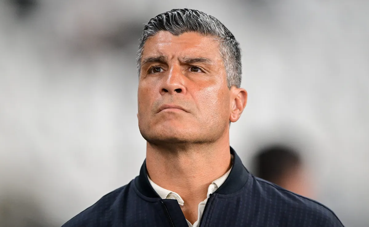 Pedro Emanuel testa Nuno Moreira e Adson na vaga de Colidio para duelo contra o Boca Juniors