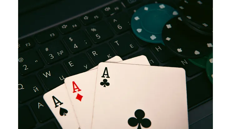 Saiba quais são os melhores sites de poker online. Foto: iStock