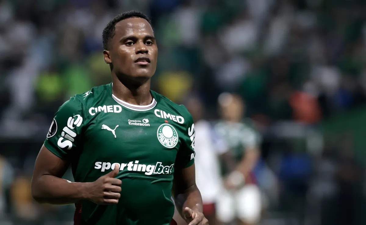 Raio-X do atleta: Arias destaca versatilidade e se coloca à disposição de Abel