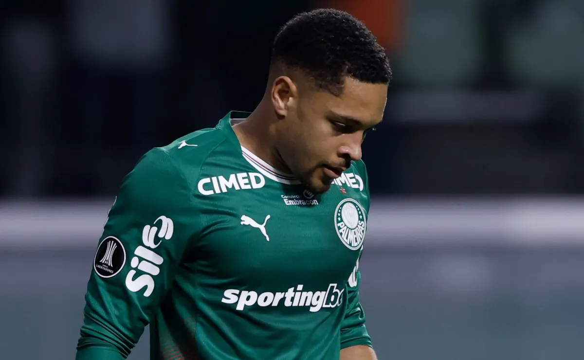 Palmeiras perde Vitor Roque por lesão e enfrenta um novo problema tático na Libertadores