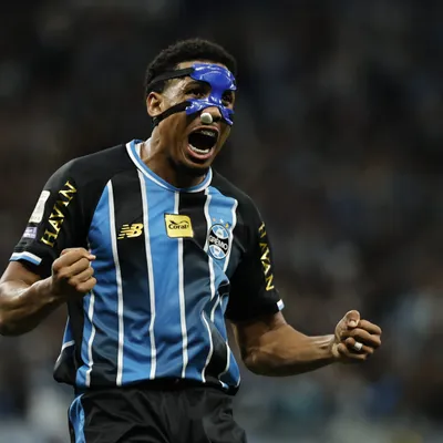 Wallace passa por cirurgia no nariz e tem data para retornar ao Grêmio
