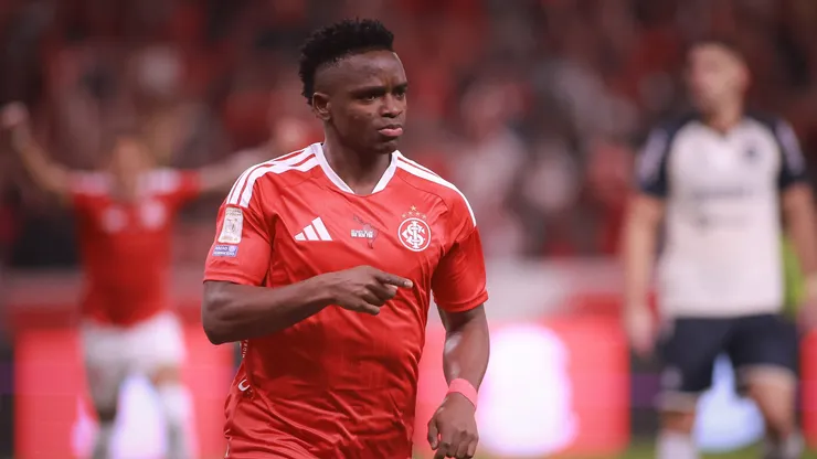 Carbonero deve ficar no banco em Mirassol x Inter. Maxi Franzoi/AGIF.