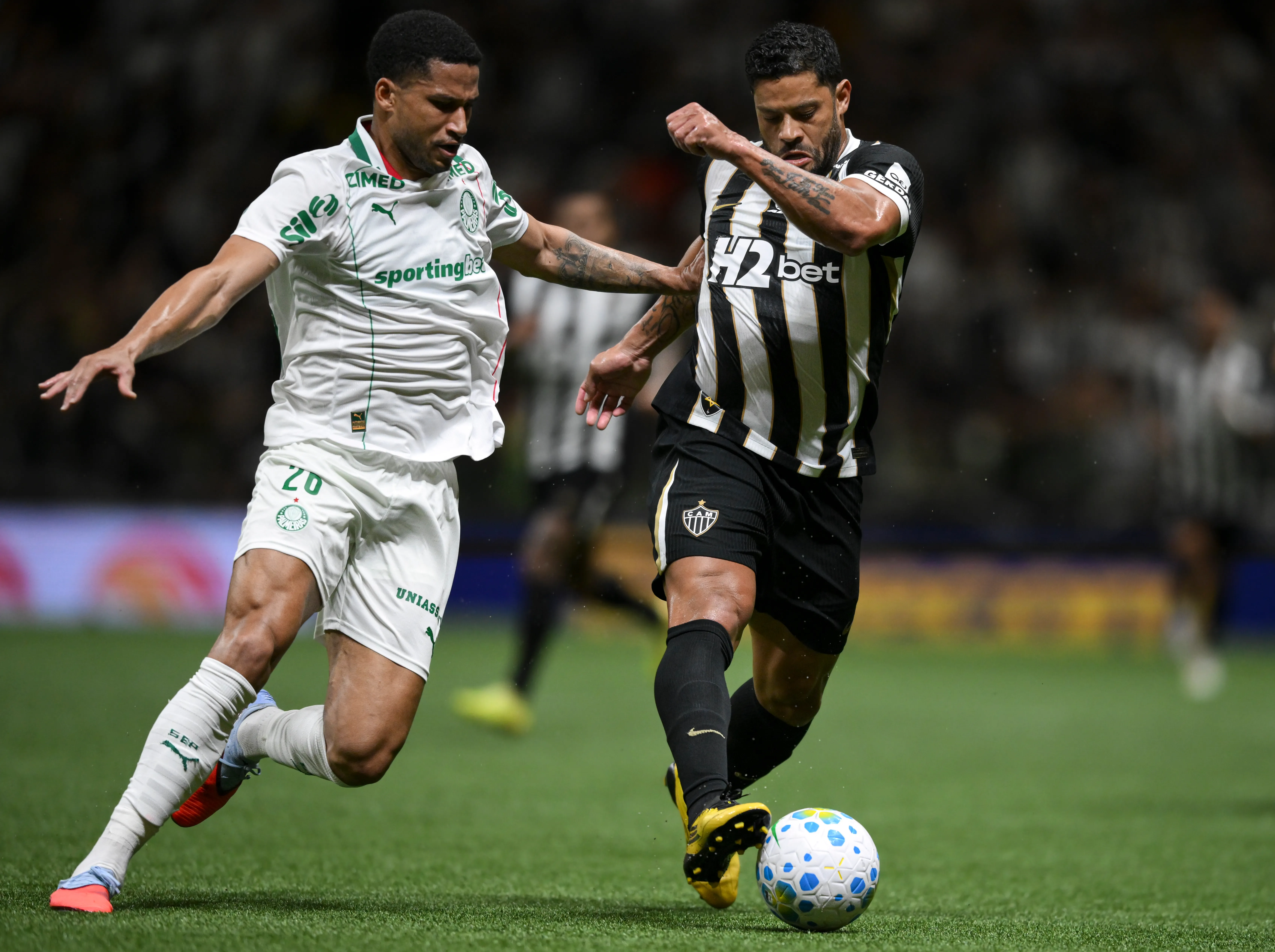 Murilo já tem experiência de marcar Hulk individualmente em jogos passados na Libertadores quando atacante defendia o Atlético-MG – Foto: Pedro Vilela/Getty Images