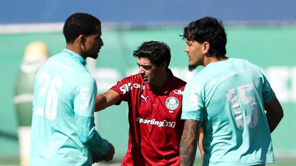 Posicionamento da defesa foi uma das prioridades de treino tático na manhã desta quarta-feira (14) – Crédito: Cesar Greco/Palmeiras/by Canon