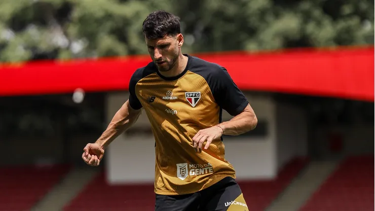 Calleri treinando no CT - Foto: Erico Leonan / São Paulo FC