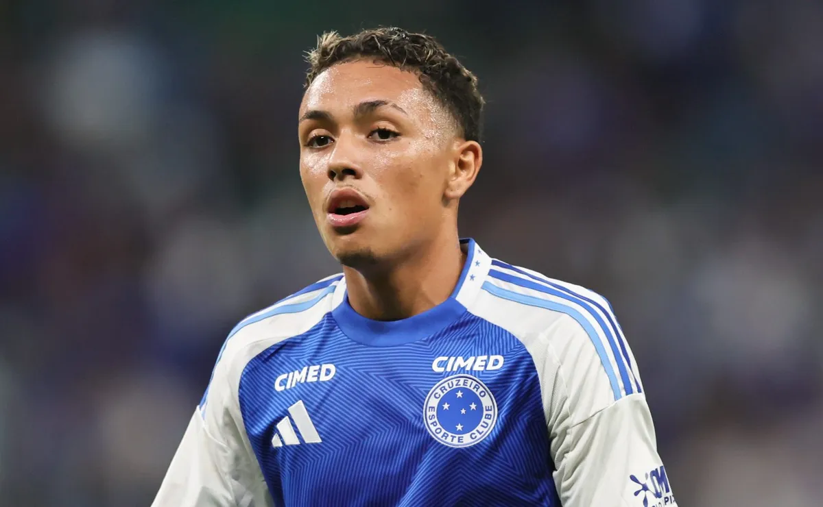 Kauã Moraes vive problema no Cruzeiro e situação do lateral gera dúvida com Artur Jorge