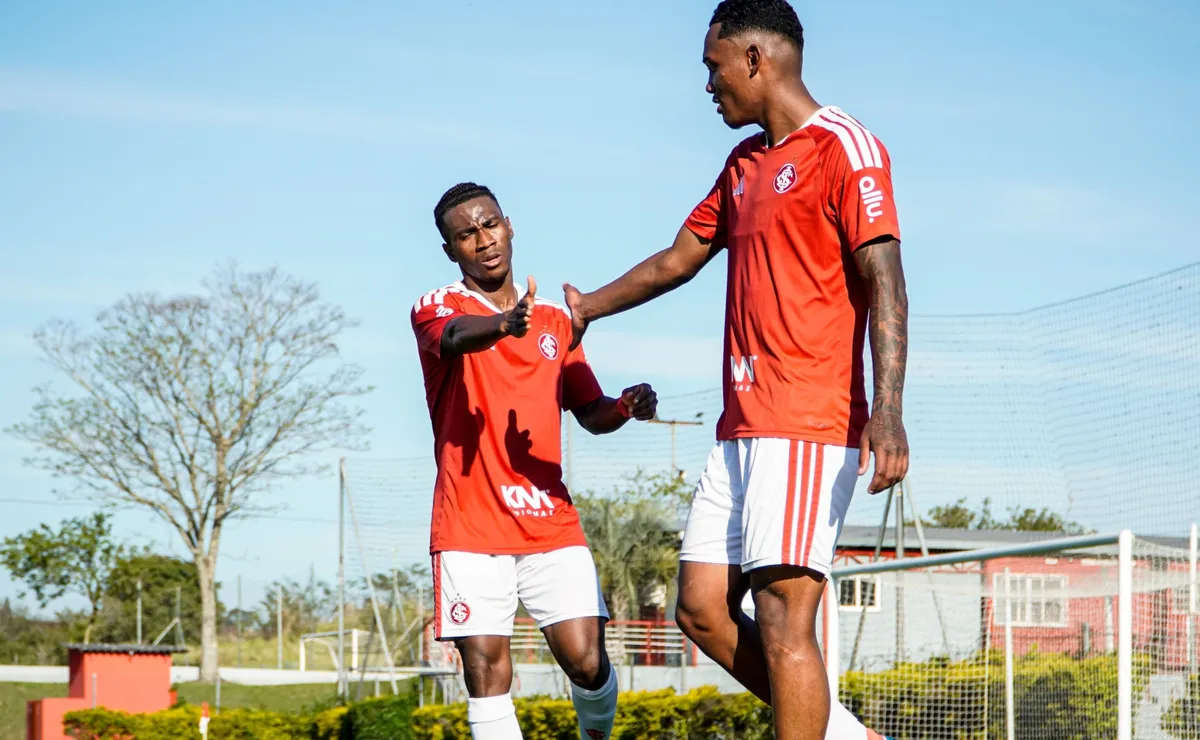 Internacional deve R$ 490 mil por Benjamin e pode sofrer terceiro transfer ban
