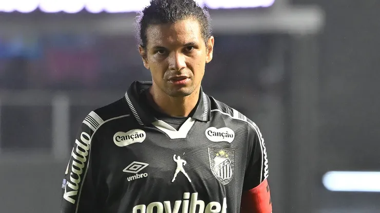 Willian Arão tem atuado como zagueiro - Foto: Jota Erre/AGIF.