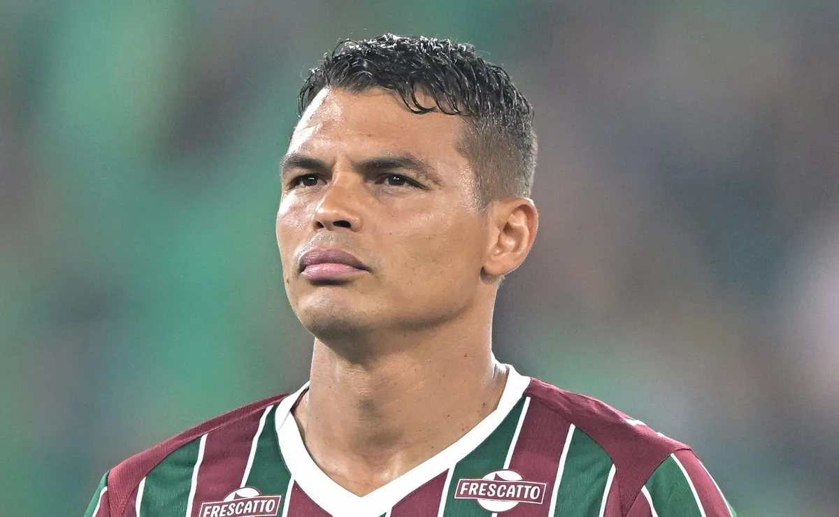 Thiago Silva admite incômodo com gramado sintético do Palmeiras, mas isenta rival: “É o menor culpado”