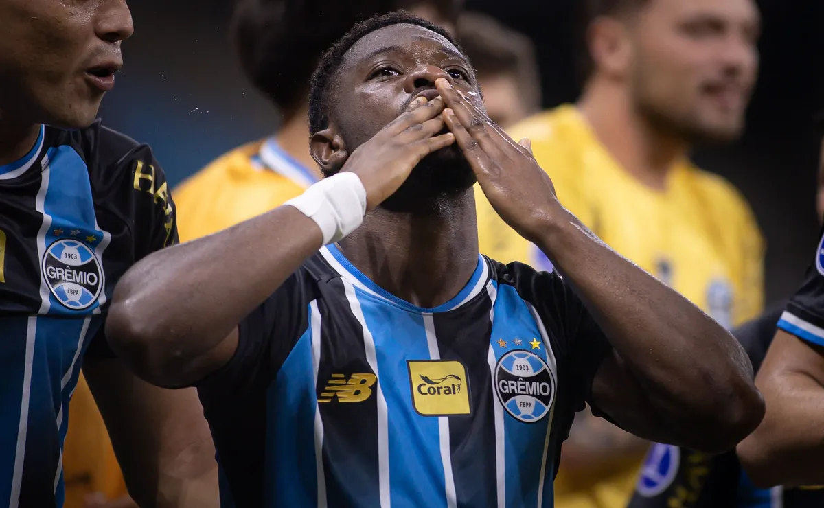 Francis Amuzu entra no radar do futebol exterior e atrai interesse para deixar o Grêmio