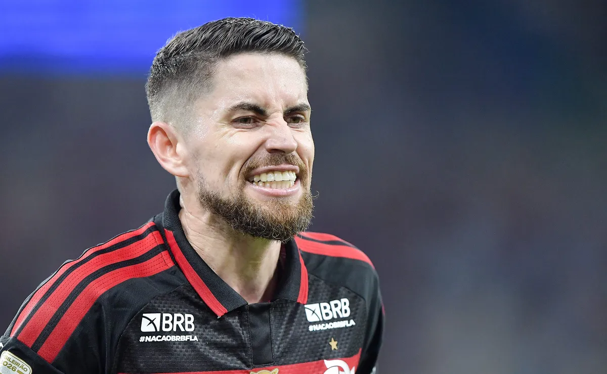 STJD pune Jorginho por expulsão contra o Santos, mas descarta suspensão