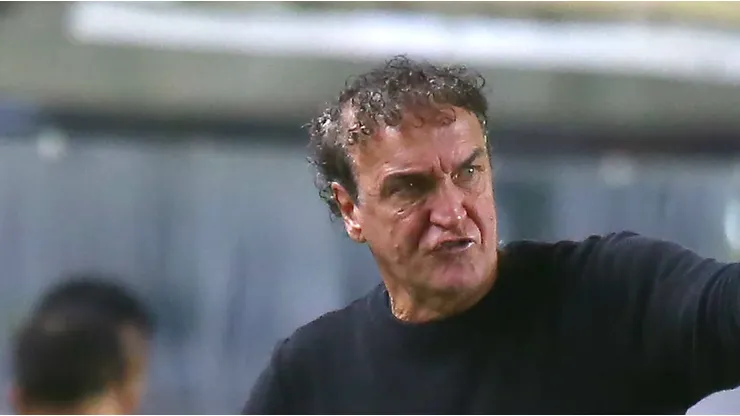 Cuca durante partida na Vila Belmiro.