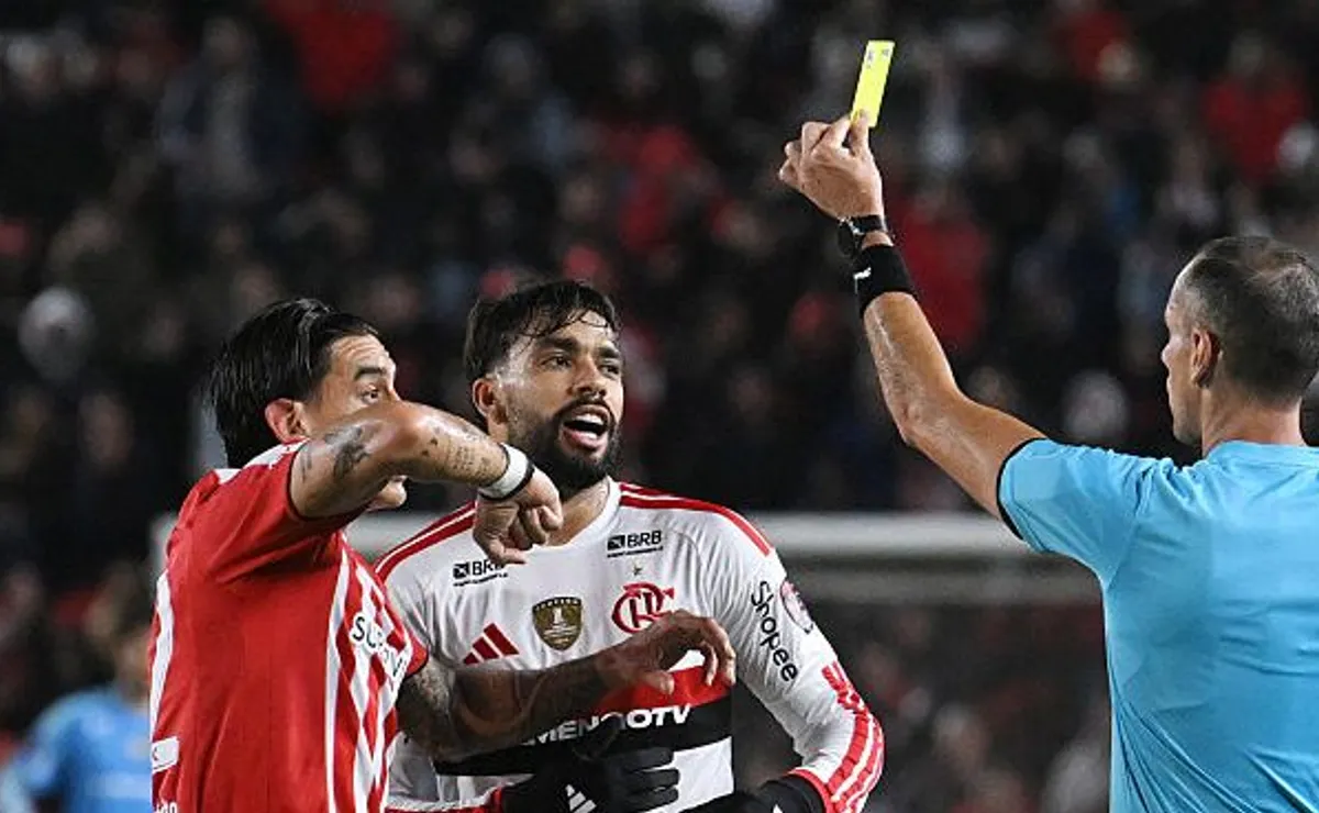 Paquetá tem atuação abaixo na Libertadores e quase é expulso em Estudiantes x Flamengo