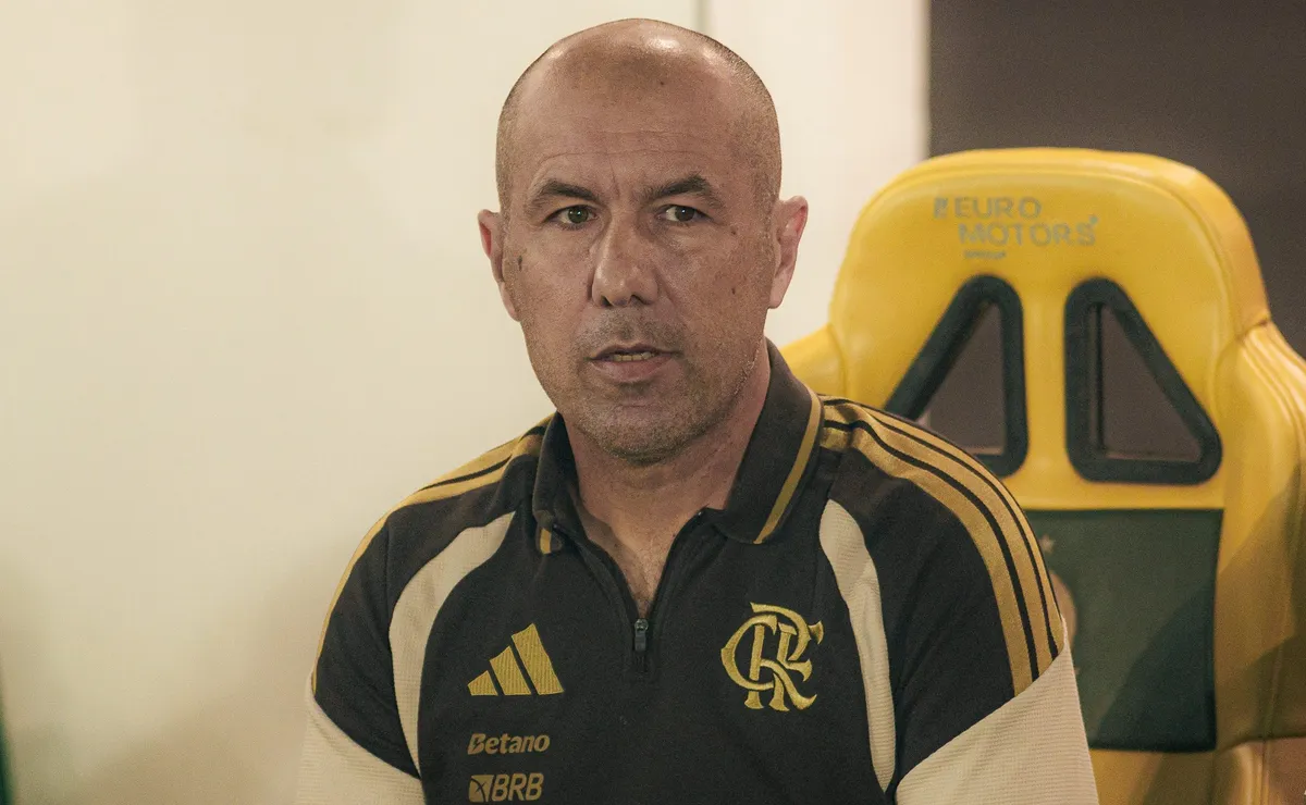 Leonardo Jardim ignora urgência e assiste Flamengo esfarelar em campo