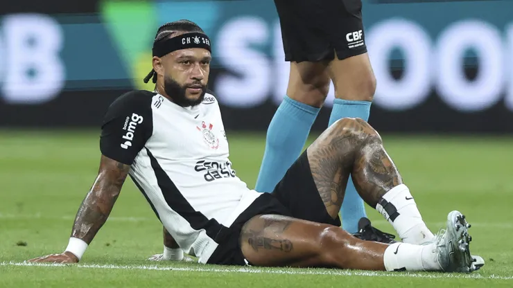 Memphis Depay segue muito pressionado no Corinthians.