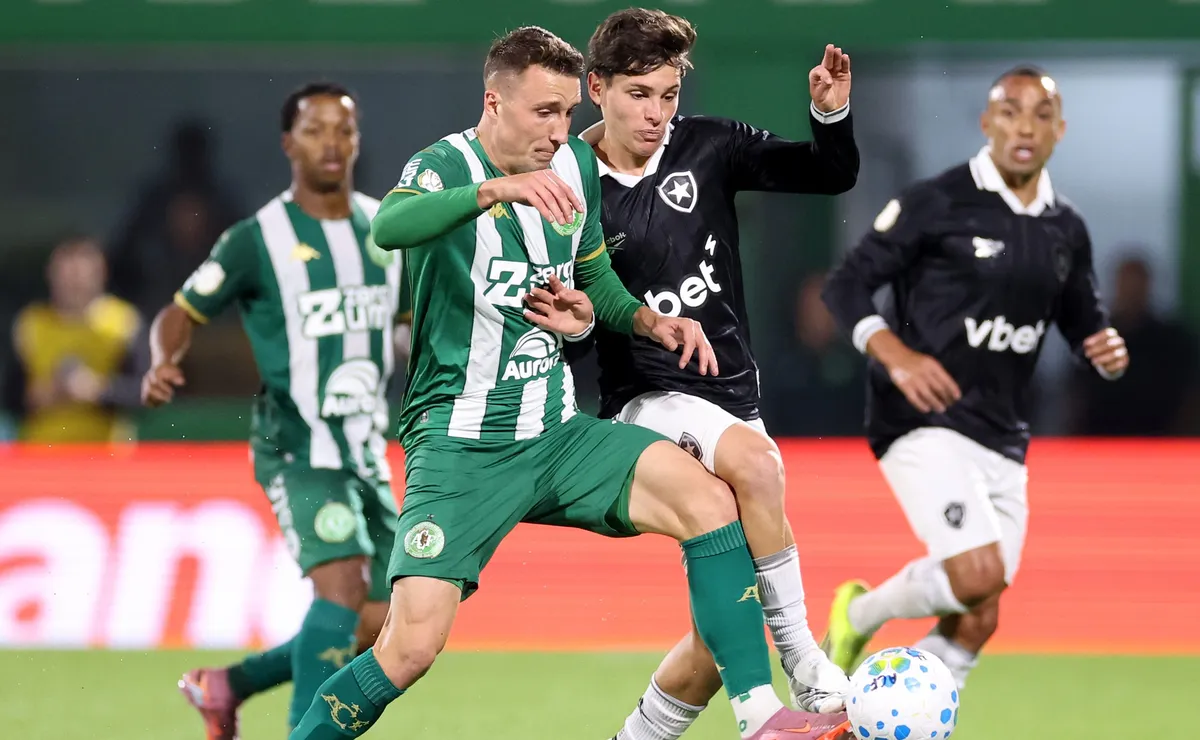 Botafogo enfrenta Chapecoense no Nilton Santos em busca de reação no Brasileirão