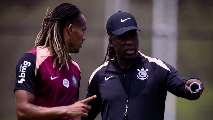 Seedorf vem realizando algumas mudanças.