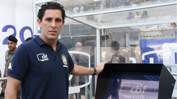 Gaúcho Daniel Nobre Bins estará no comando do VAR de Athletico-PR x Palmeiras