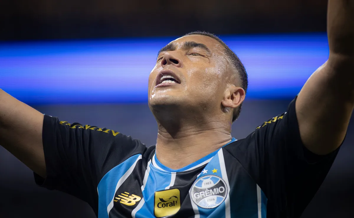 Desfalques e seca no ataque aumentam a dor de cabeça de Renato para montar o Grêmio contra o Cruzeiro