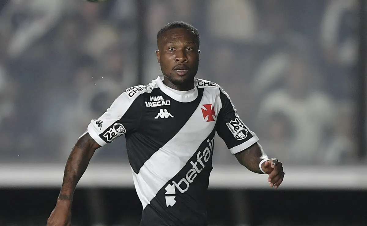 Sem jogar pelo Vasco há mais de 1 ano, Loide Augusto é relacionado para o confronto contra o São Paulo