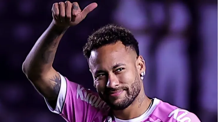 Neymar durante aquecimento antes de partida na Vila Belmiro.