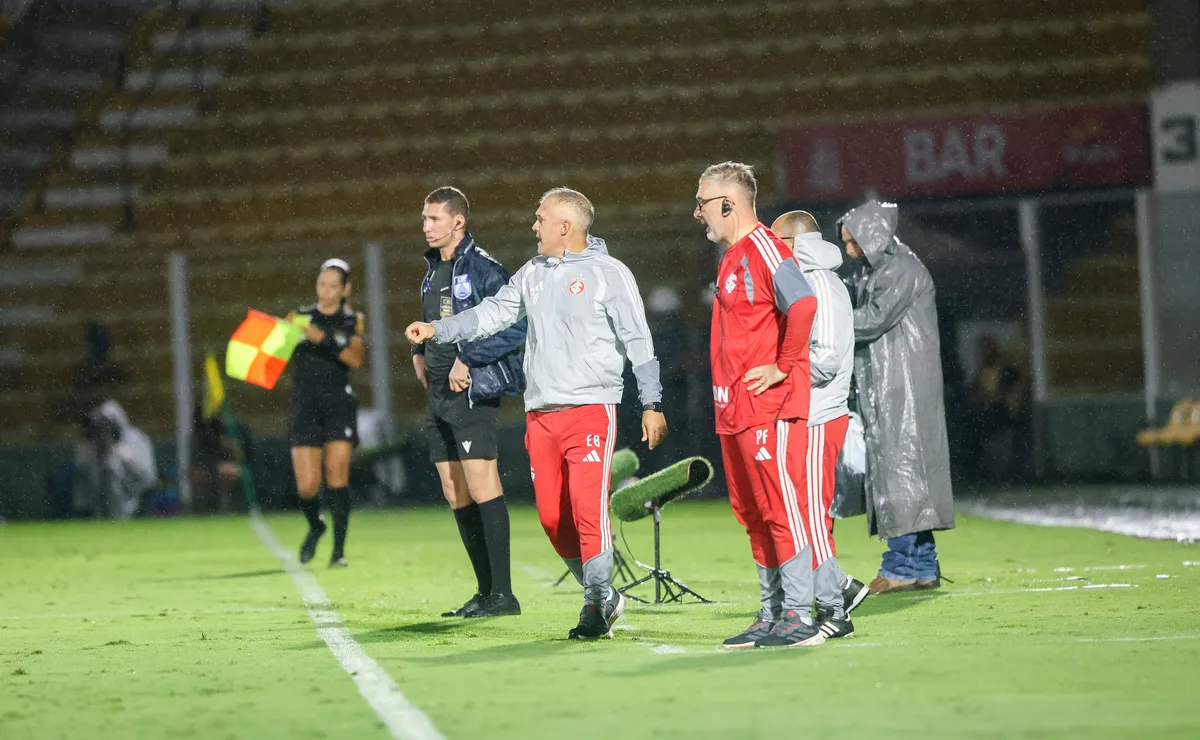 Inter sofre com falha coletiva, perde para o Mirassol e vê expulsão mudar os planos de Eduardo Baptista