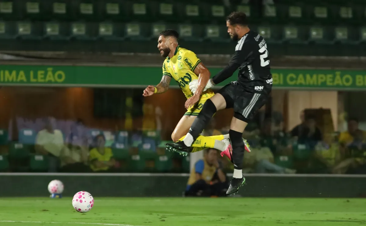 Matheus Bahia defende Matheus Cunha após expulsão no Inter e exalta estreia de Kauan Jesus