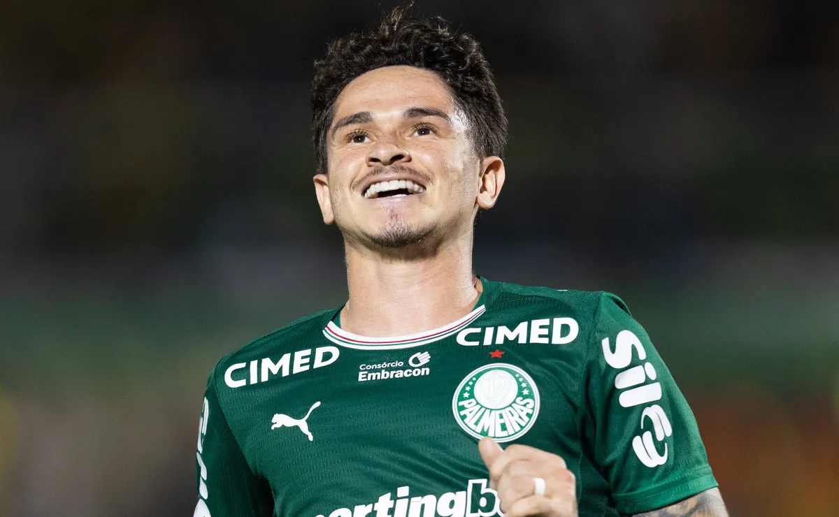 Khellven supera pressão no Palmeiras e reencontra o Athletico-PR em busca de sequência no time
