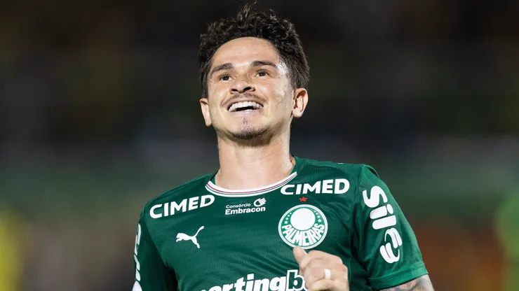 Khellven será titular contra Athletico-PR na ausência do suspenso Giay