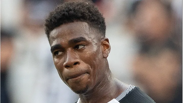 Félix Torres coleciona atuações vexatórias por Corinthians e Internacional.