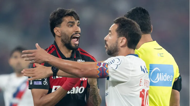 - Lucas Paquetá jogador do Flamengo ao lado do Everton Ribeiro, do Bahia