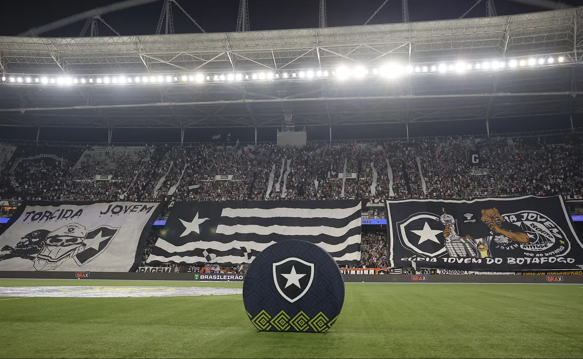 Torcida do Botafogo compra mais de 20 mil ingressos antecipados para jogo contra a Chapecoense