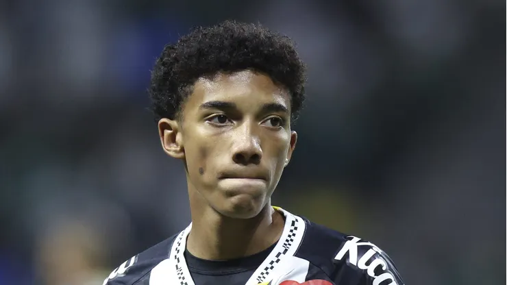 Robinho Jr. durante partida contra o Palmeiras em 2025.