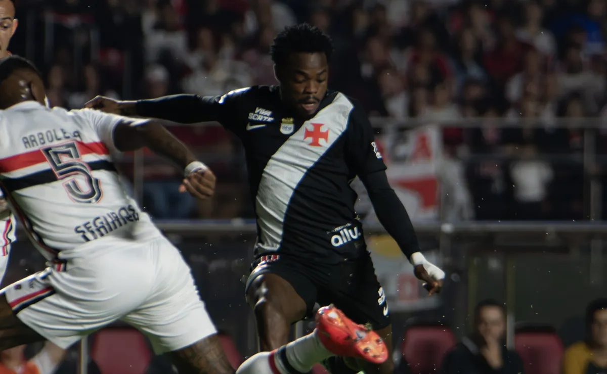 Vasco perde para São Paulo e segue perto da zona de rebaixamento do Brasileirão