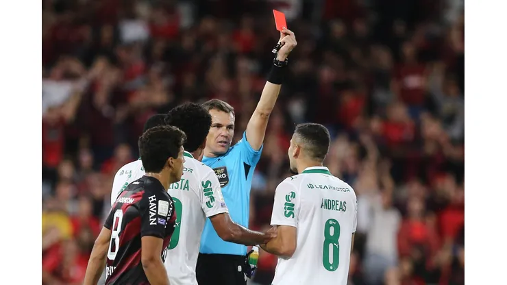 Andreas Pereira foi expulso ainda no 1º tempo e complicou para o Palmeiras em Curitiba