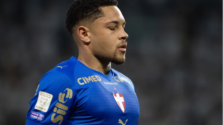 Vitor Roque ainda não avançou em recuperação e deve ficar de fora da semifinal da Libertadores - Foto: Anderson Romao/AGIF