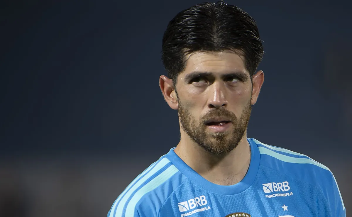 Rossi falha de forma bizarra e quase custa caro ao Flamengo no Brasileirão