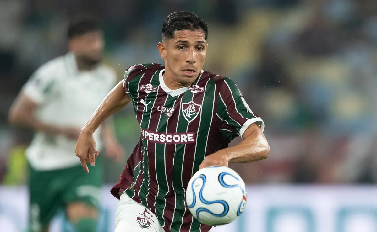 Savarino recebe terceiro amarelo e desfalcará o Fluminense contra a Chapecoense pelo Campeonato Brasileiro