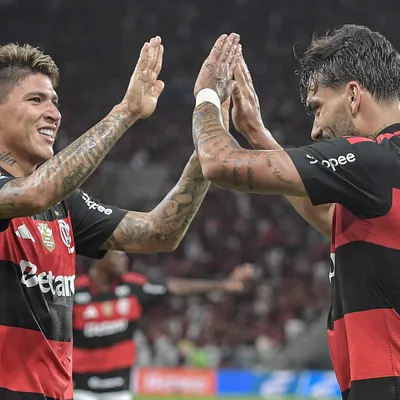 Carrascal decide e Flamengo crava a liderança no Brasileirão