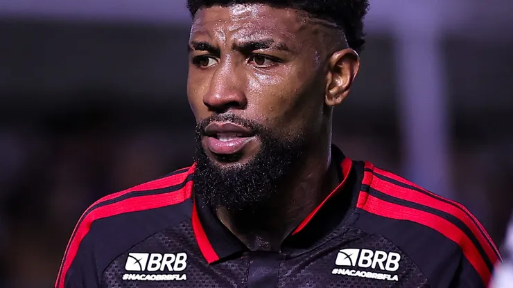 Emerson Royal jogador do Flamengo durante partida contra o Santos no estadio Vila Belmiro pelo campeonato Brasileiro A 2026.