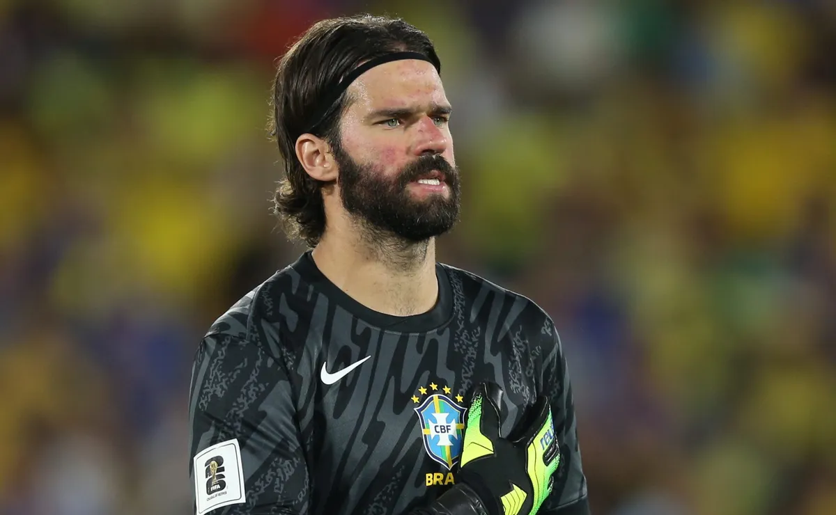 Alisson não descarta voltar à Seleção Brasileira e avalia renovação dos goleiros
